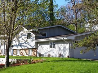 15820 Oak Ridge Rd, Eden Prairie, MN 55346