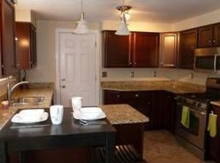 104 Park Ln, North Syracuse, NY 13212