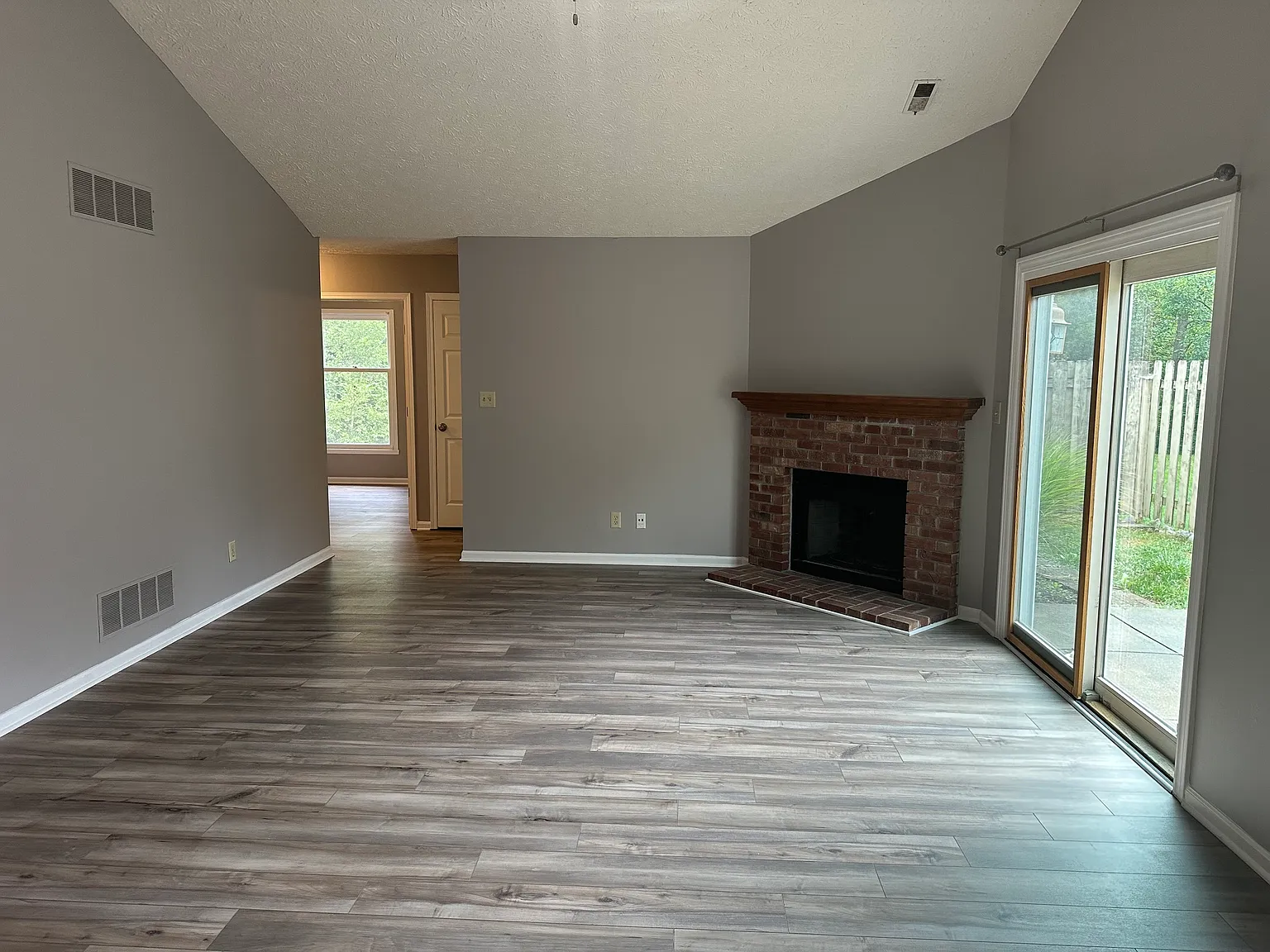 3 bed, 1124 sqft, $2,000 — Photo 4