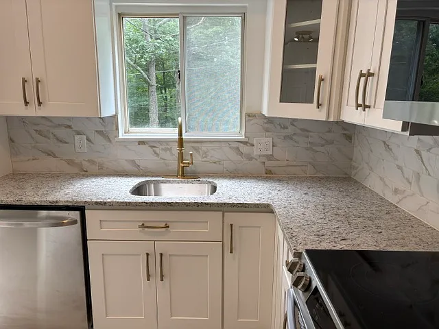 1247 Chateau Dr — Photo 6