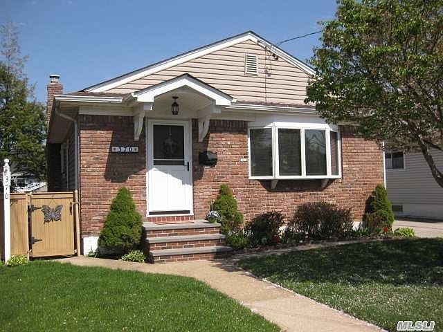 1st image of 370 Nassau Blvd