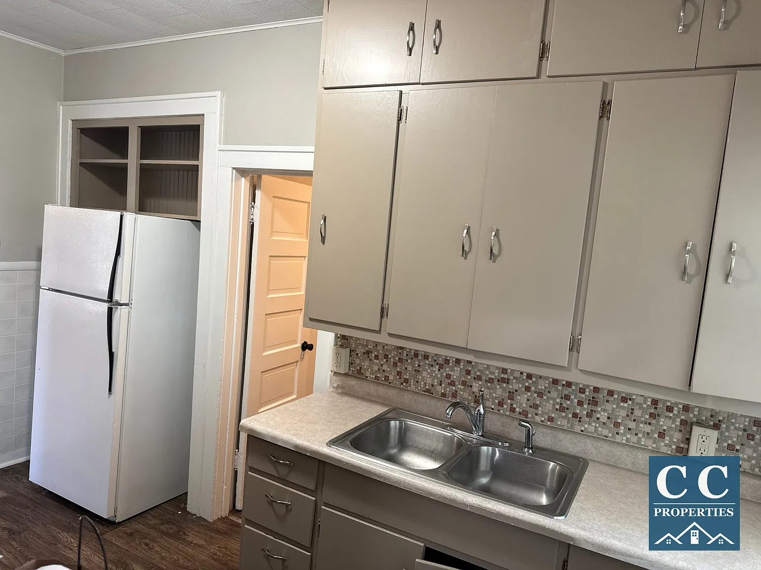 5 bed, $1,600 — Photo 3