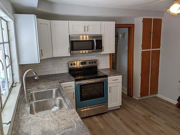 3rd image of 901 Carmalt St Unit 1