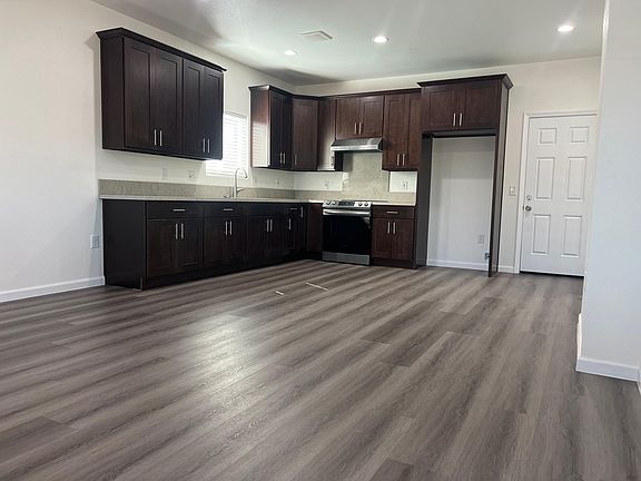 2nd image of 1586 Oak Hill Dr