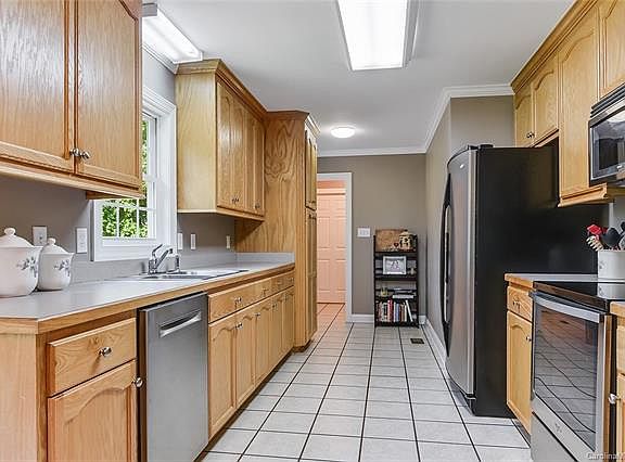 5th image of 1012 Dove Meadows Dr