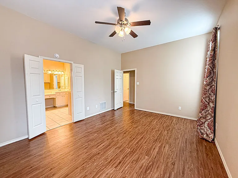 8902 Bayshore Ln — Photo 10