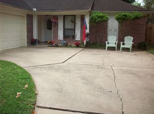 7827 Maple Brook Ln, Houston, TX 77095