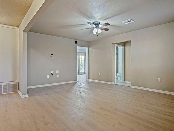 4th image of 704 NW 95th St