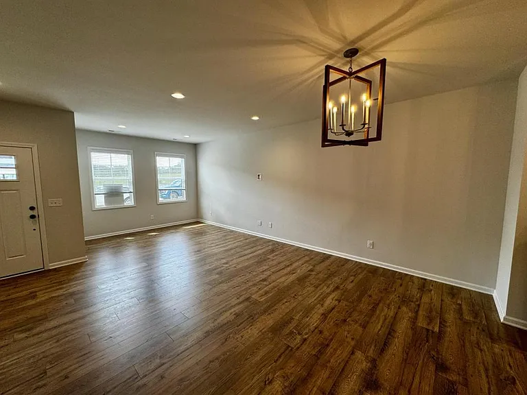 2050 Kyles Way — Photo 8