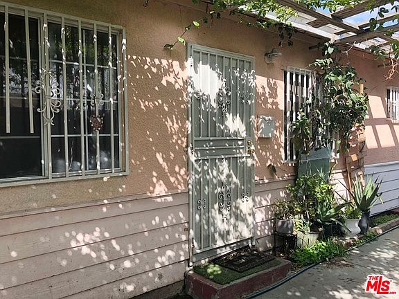 3rd image of 1334 W Florence Ave