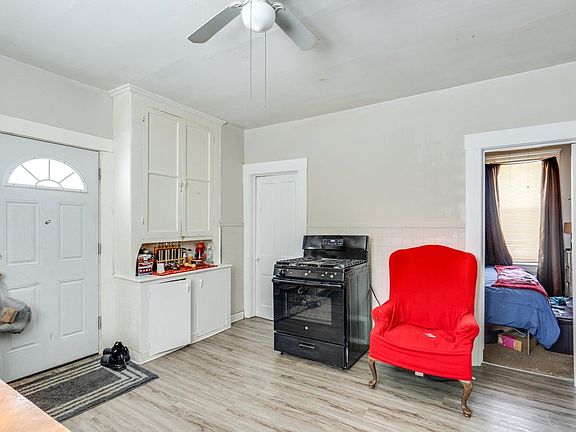 4th image of 6218 Carl Ave #2