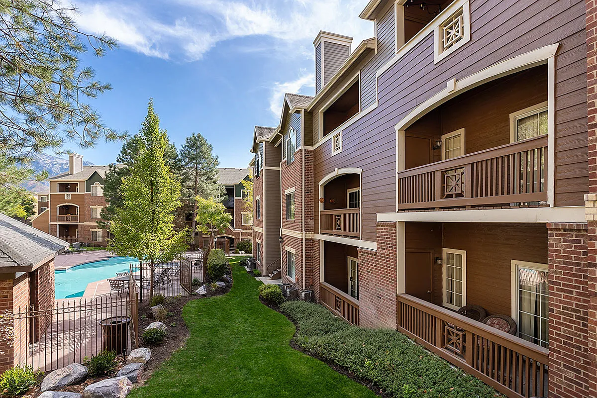 Pinnacle Highland Apartments — Photo 2