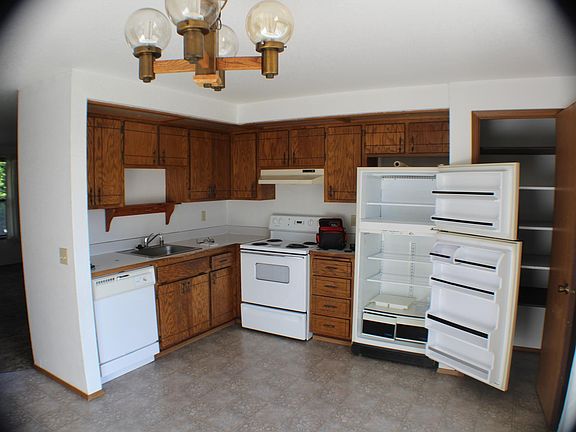 3rd image of 5622 61st St NE #B