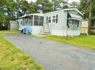 8 Linden Ct, Whiting, NJ 08759