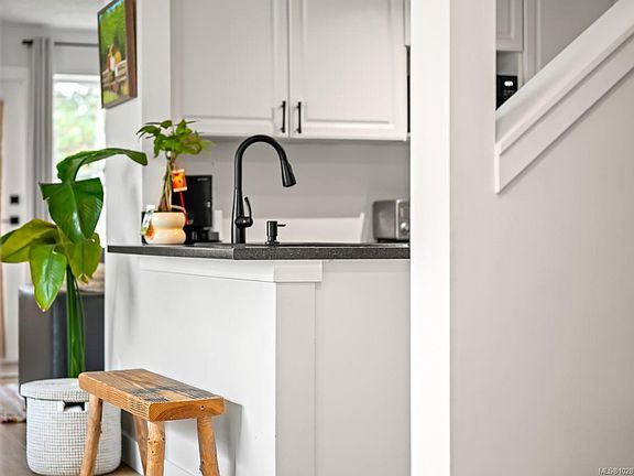 4th image of 717 Aspen Rd #30