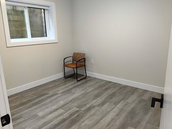 3rd image of 16XX Ellesmere Ave