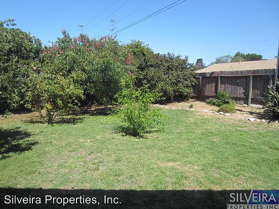 5th image of 565 Dahlia Pl