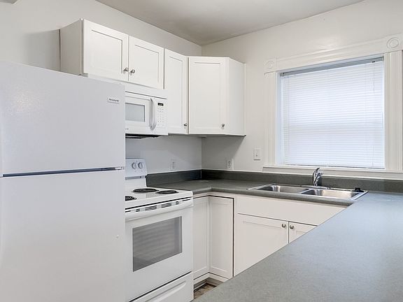 3rd image of 1802 Parkwood Ave