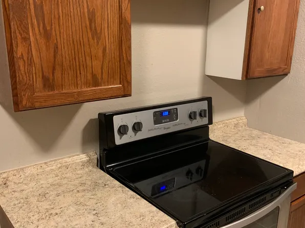 130 Halifax Dr, Cedar Hill, TX 75104