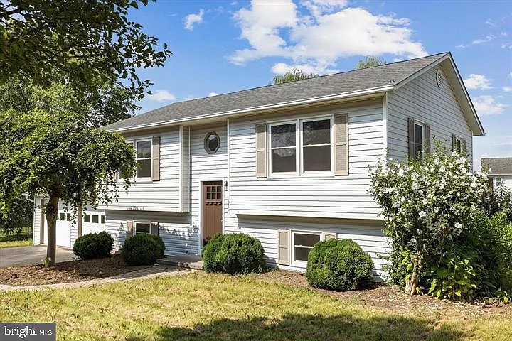 136 Nightingale Ave — Photo 2