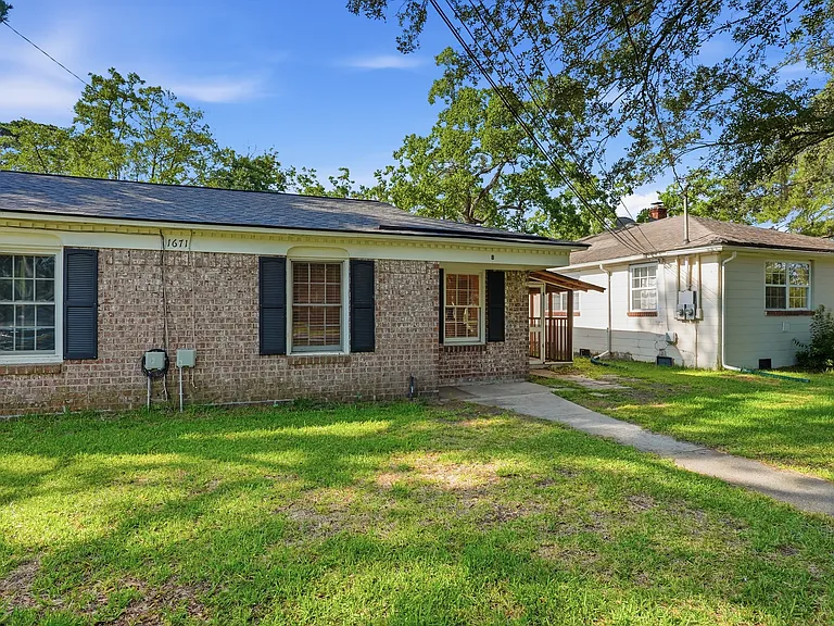 1671 Hunley Ave #B — Photo 3