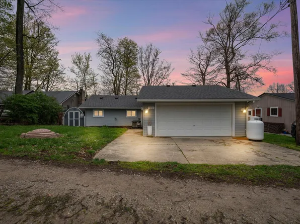9874 Highland Dr, Montgomery, MI 49255