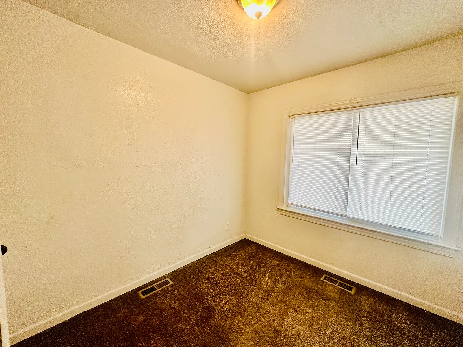 3 bed, 915 sqft, $1,350 — Photo 4
