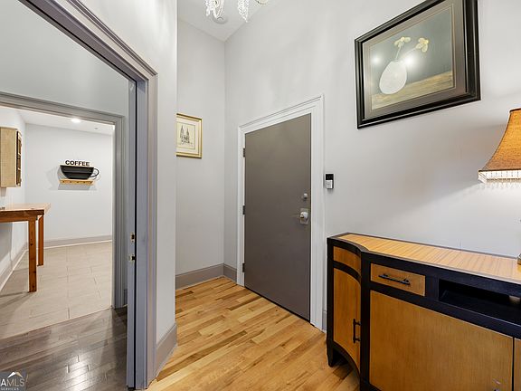 3rd image of 522 Cherry St