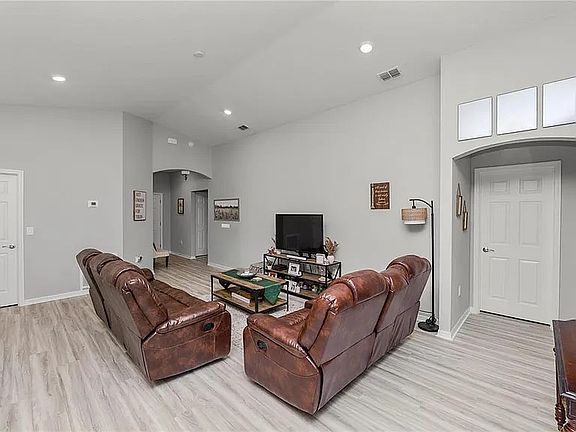 3rd image of 1119 Aruba Ave #1