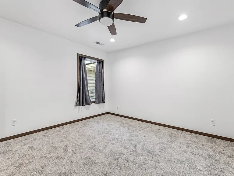 705 Stelting St — Photo 10