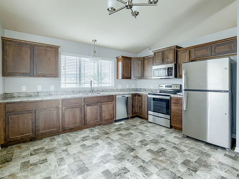 18906 Birch Ave — Photo 10