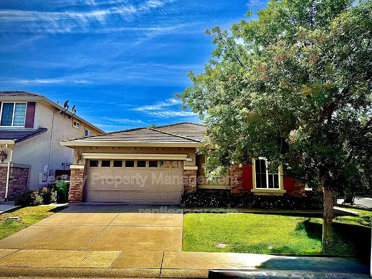 10230 Canadeo Cir — Photo 1