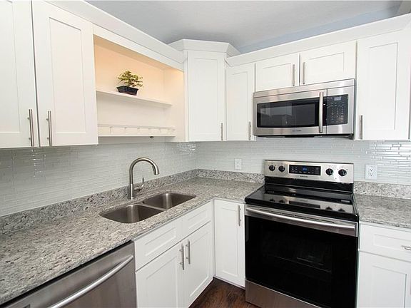 4th image of 2115 W Elm St