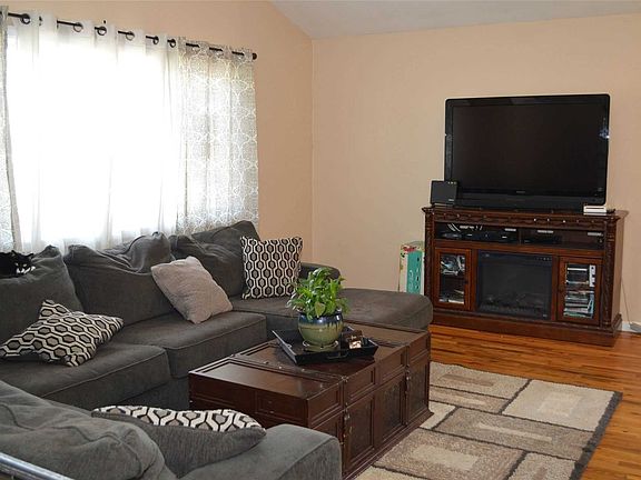 2nd image of 16 Fannie Dr