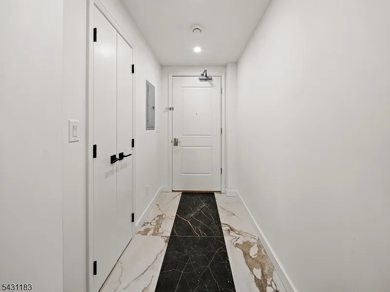 3 bed, 2.5 bath, $4,500 — Photo 2
