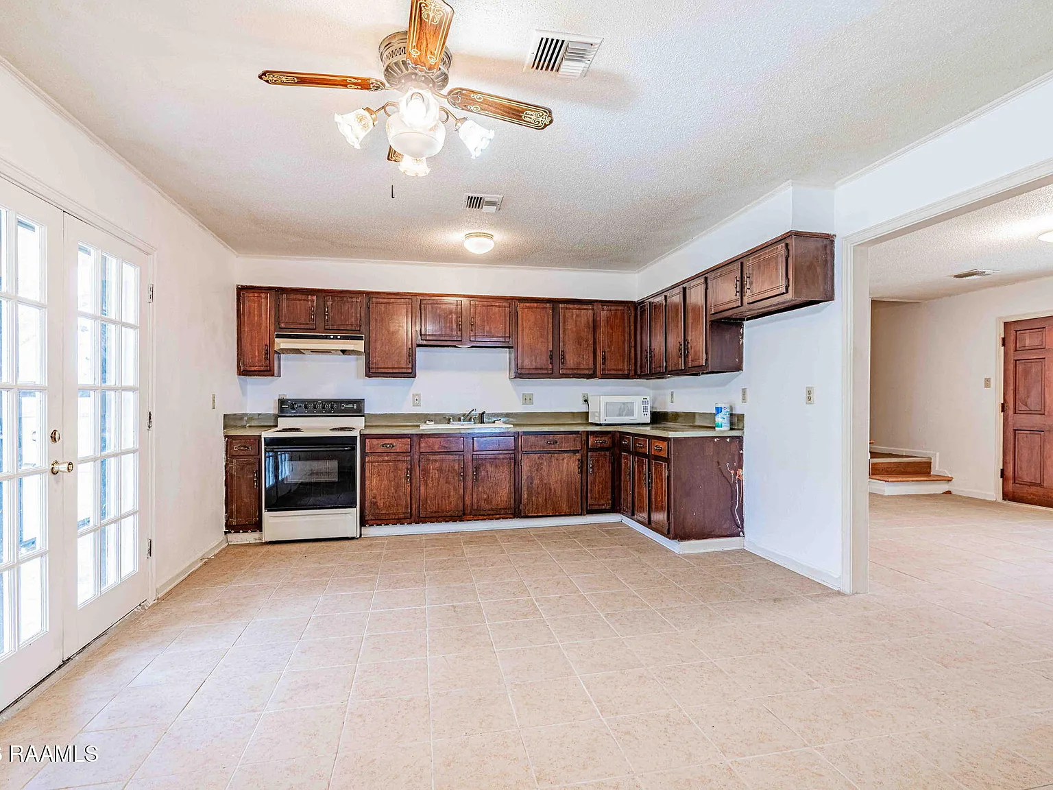 4 bed, 2.0 bath, 1648 sqft, $1,700 — Photo 4