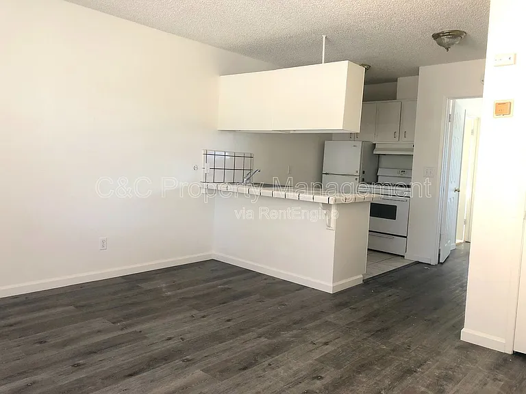 351 Dela Vina Ave #2 — Photo 6