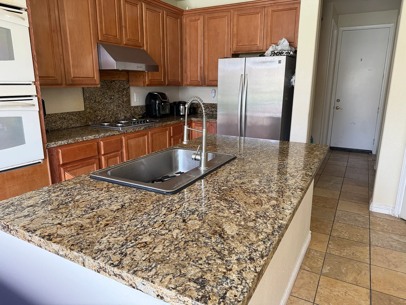 6 bed, 3500 sqft, $899 — Photo 3