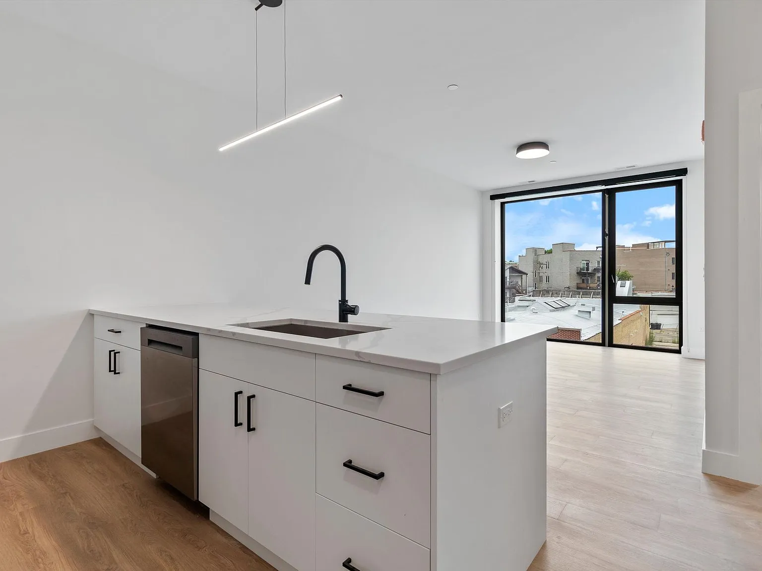 3140 Clybourn — Photo 3