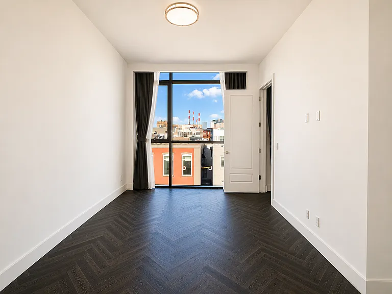 11-12 44th Dr #4G — Photo 6