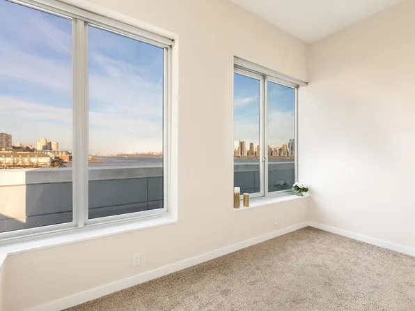 1000 Avenue At Port Imperial image 7 of 25