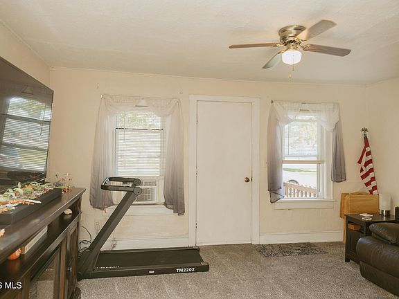6th image of 1214 Jackson Ave