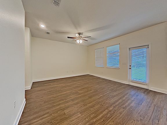 3rd image of 1113 Walden Pond Dr