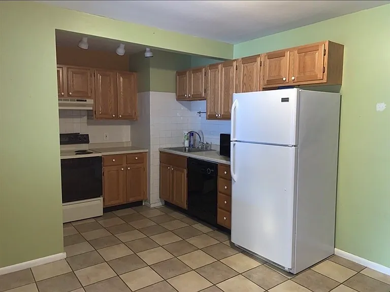 10 Linda Ln #2 — Photo 4