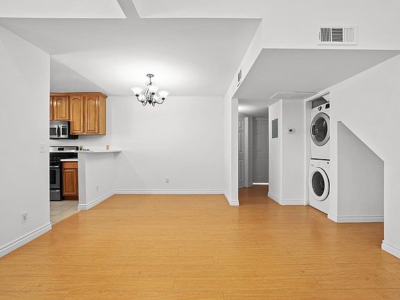 5th image of 1527 9th St APT 303
