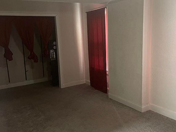 5th image of 2129 N Clinton St