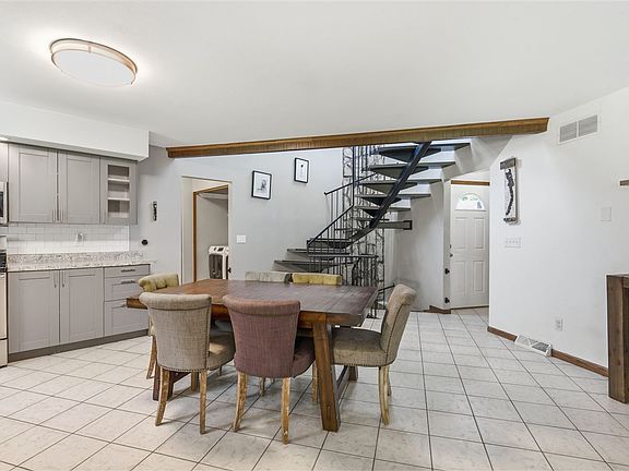 5th image of 1442 Valley View Dr