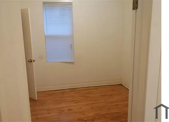 3 bed, $1,200 — Photo 2