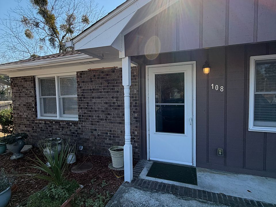 1st image of 108 Waccamaw Village Dr #108