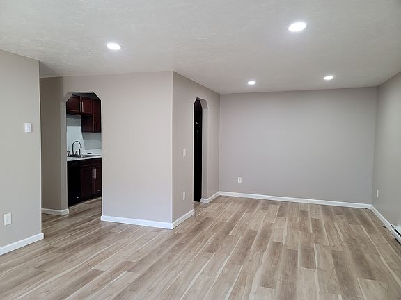 2nd image of 7 Gibbs St APT 7